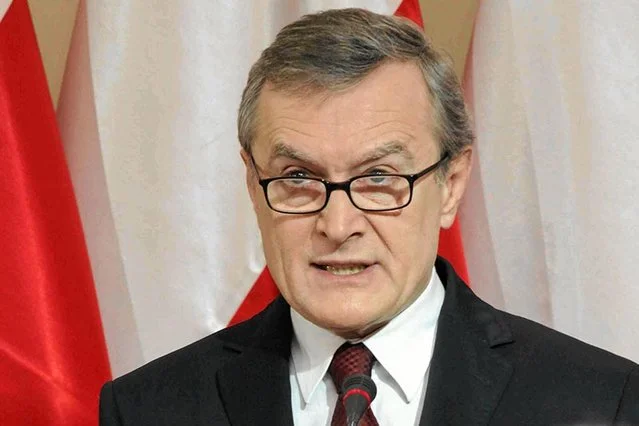 Na konwencji Piotra Glińskiego jedna z uczestniczek na widowni zaczęła krzyczeć i porównywać rządy PiS do dyktatury. Partyjni działacze wynieśli ją z sali.