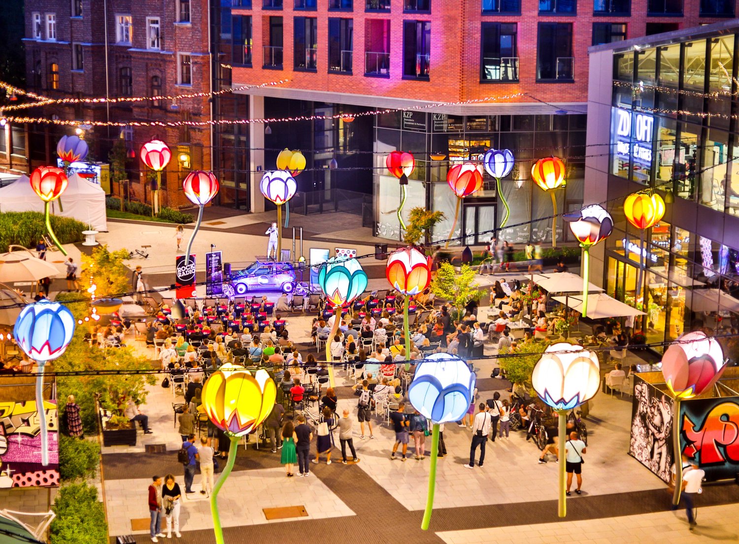 Centrum Praskie Koneser zaprasza do siebie na Majówkę. To zarówno doskonała baza wypadowa do zwiedzania Warszawy, jak i świetne miejsce na spacer dla warszawiaków. Każdy znajdzie tam coś dla siebie!