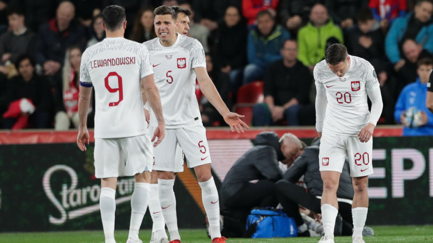Piłkarska reprezentacja Polski od wyraźnej porażki w Pradze rozpoczęła eliminacje do mistrzostw Europy w 2024 roku.