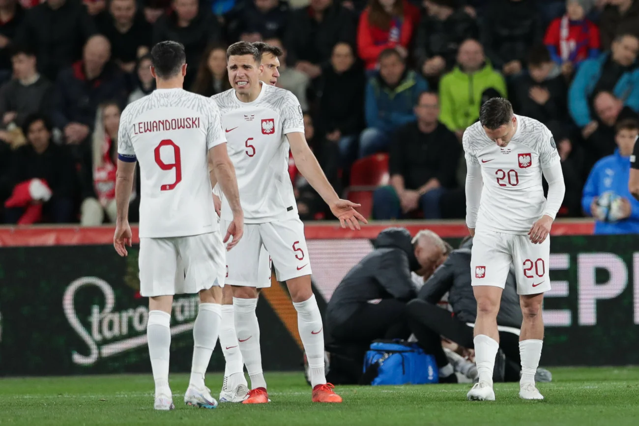 Piłkarska reprezentacja Polski od wyraźnej porażki w Pradze rozpoczęła eliminacje do mistrzostw Europy w 2024 roku.