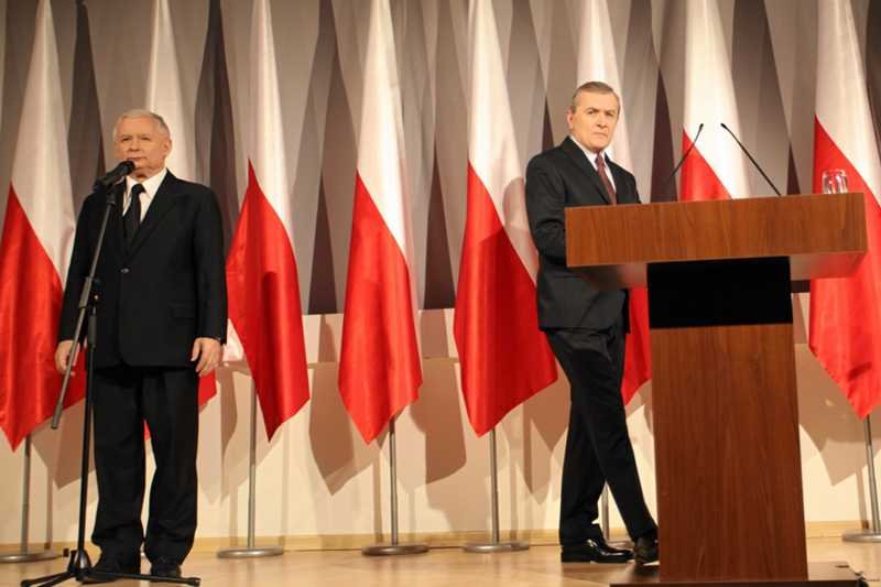 Prezes PiS Jarosław Kaczyński prezentuje kandydata na premiera - prof. Piotra Glińskiego