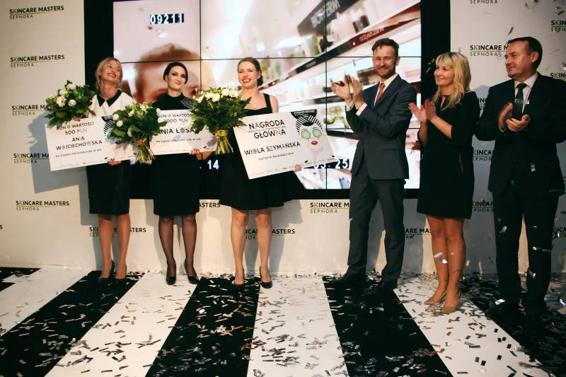 Nagrody wręczali: Magdalena Rusiecka- Dyrektor ds. Personalnych, Adam Kołodziejczyk - Dyrektor Generalny, Artur Garnczarek Dyrektor Sprzedaży Sephora Polska