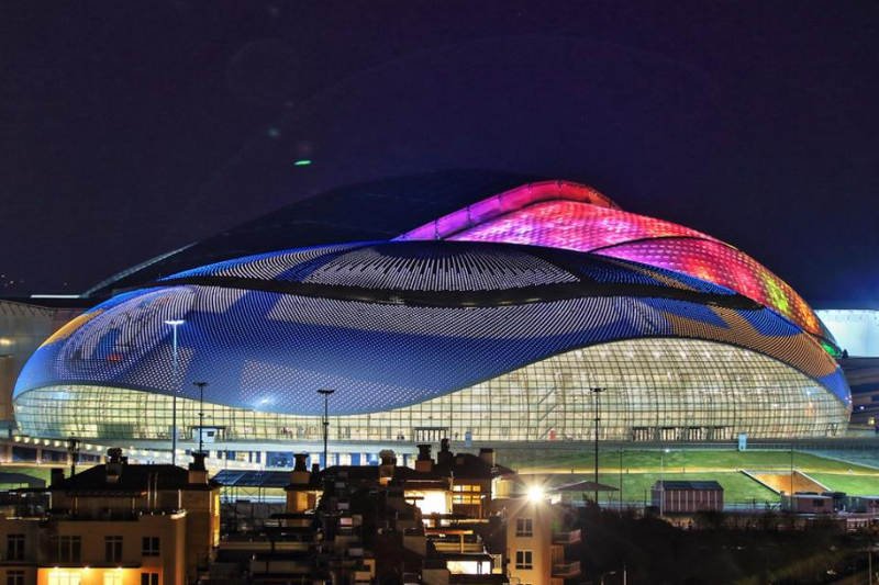 Rosjanie zdecydowali się na futurystyczne formy i spektakularne iluminacje