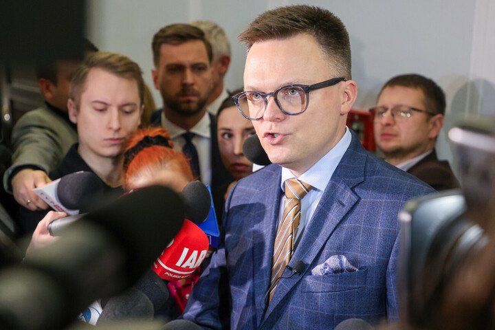 Hołownia nie wytrzymał po tym pytaniu. Tak zareagował na stawki komentatorów TVP