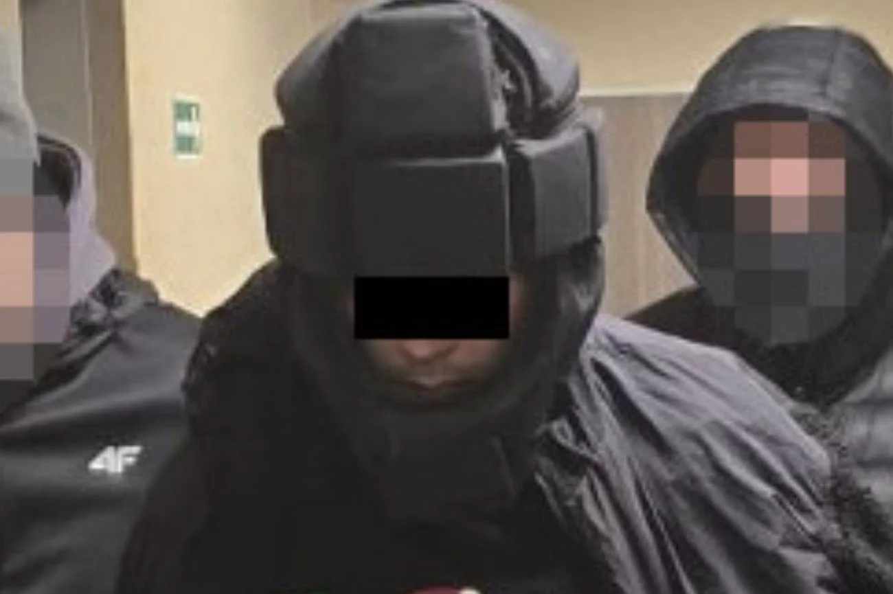 Gwałt w centrum Warszawy. Nieoficjalnie: niepokojące książki w mieszkaniu