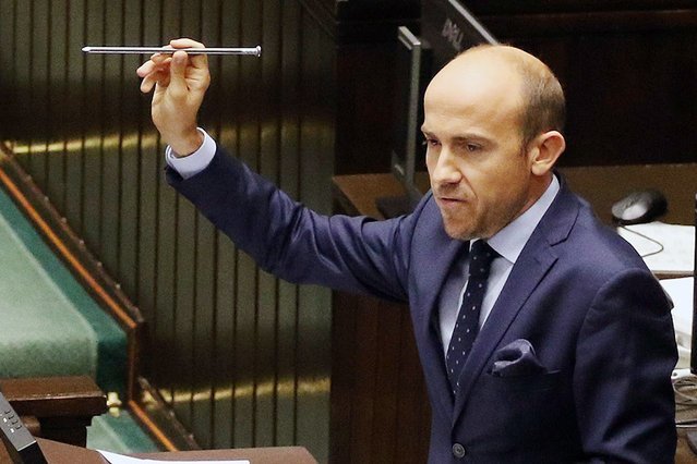 Wizję publicysty mediów braci Karnowskich są wręcz apokaliptyczne. Twierdzi, że po zwycięstwie opozycji Borys Budka lub prof. Sadurski "będą ścinać głowy".