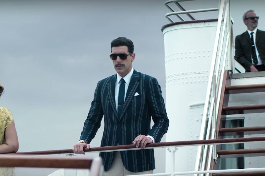 Sacha Baron Cohen tym razem prezentuje się w bardzo nietypowej dla niego roli