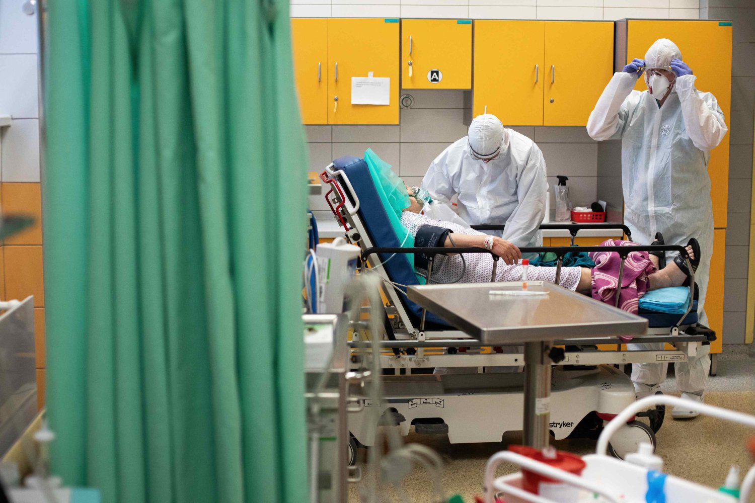 Oficjalne liczby na temat wolnych łóżek w szpitalach nijak mają się do rzeczywistości – ustaliło Radio Zet.