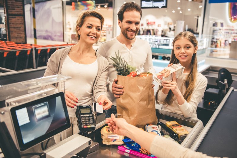 Sprawdziliśmy, jak przedstawiciele trzech grup wiekowych (18-29; 30-49; 50+) podchodzą do tematu oszczędzania. Według raportu Fundacji Kronenberga przy Citi Handlowy i Fundacji THINK! w ciągu dekady podwoiła się liczba osób oszczędzających regularnie