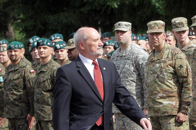 Minister obrony narodowej Antoni Macierewicz planuje wielkie zakupy sprzętu dla Wojska Polskiego.