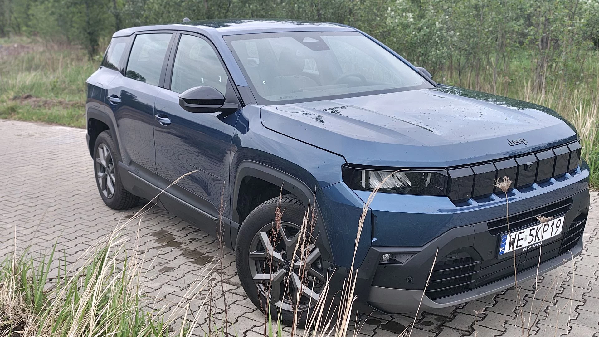 Hektar maski, 3 cylindry i aerodynamika skrzynki na narzędzia. Za co pokochałem Jeepa Compassa?