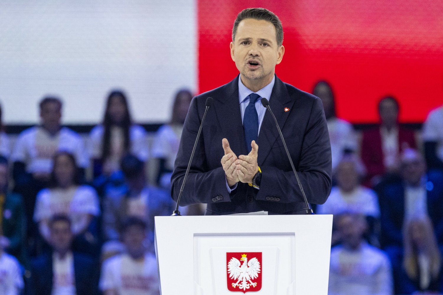 Rafał Trzaskowski uderza w Karola Nawrockiego po dziwnych słowach o azylu Marcina Romanowskiego na Węgrzech.