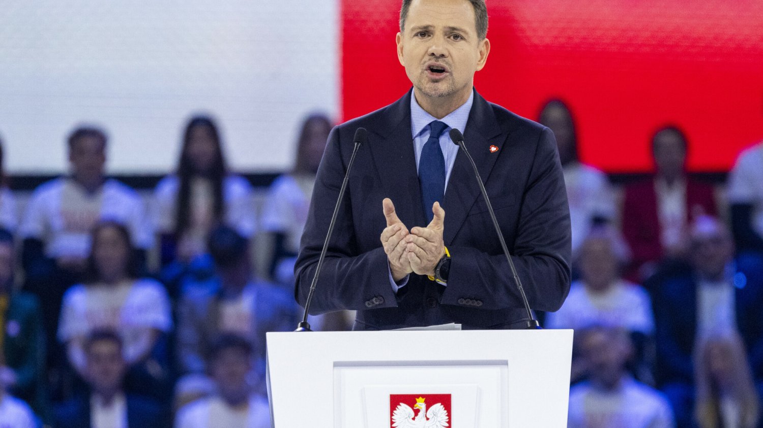 Rafał Trzaskowski uderza w Karola Nawrockiego Rafał Trzaskowski uderza w Karola Nawrockiego po dziwnych słowach o azylu Marcina Romanowskiego na Węgrzech.