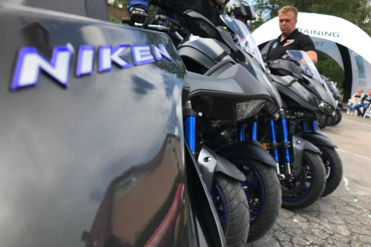 Yamaha Niken to motocykl, który chyba żadnego zakrętu się nie boi.