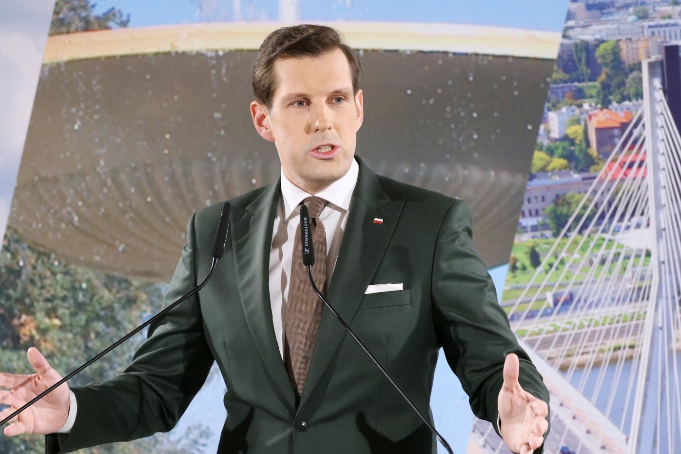 "Doniósł na mnie do CBA". Były nauczyciel wspomina Tobiasza Bocheńskiego.