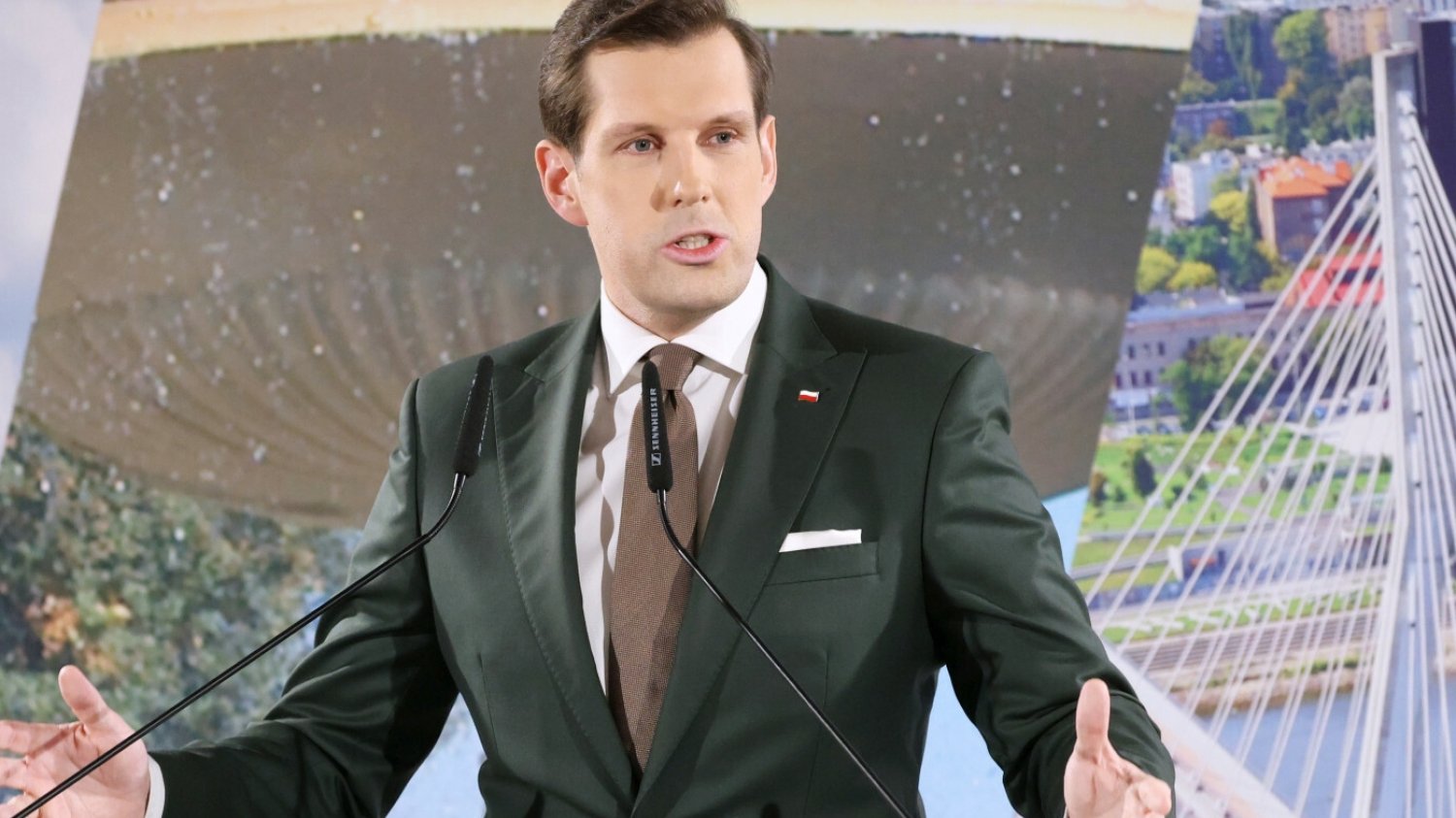 "Doniósł na mnie do CBA". Były nauczyciel wspomina Tobiasza Bocheńskiego.