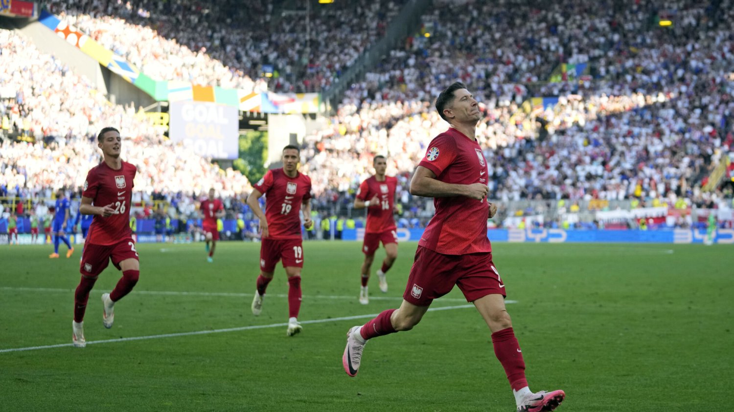 Robert Lewandowski strzelił gola z Francją po powtórzonym rzucie karnym.