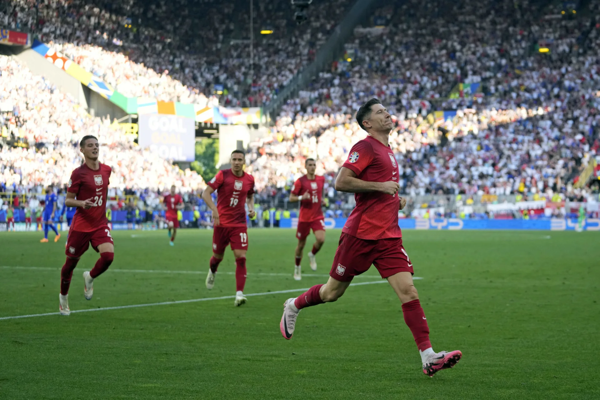 Robert Lewandowski strzelił gola z Francją po powtórzonym rzucie karnym.