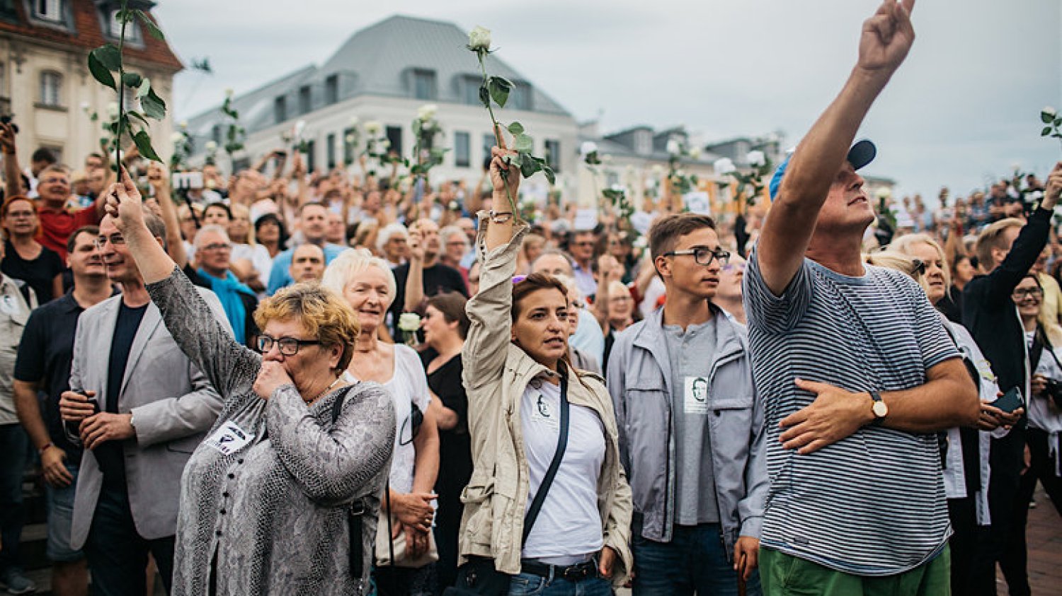 Język w telewizji narodowej jest pełen nienawiści. Dziennikarze używają coraz ostrzejszych określeń, a to powoduje wzrost napięcia między opozycją, a rządem.