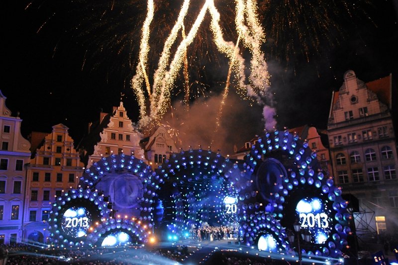 Powitanie roku 2013 na rynku we Wrocławiu.