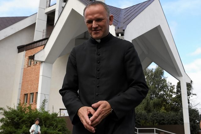 Mieszkańcy Jasienicy bronią księdza Wojciecha Lemańskiego