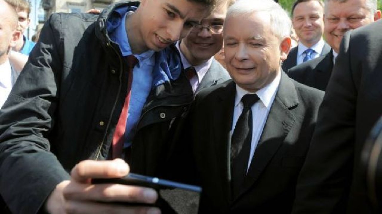 Kampania wyborcza ma swoje prawa. Rosną wtedy na przykład szanse na zrobienie selfie z Jarosławem Kaczyńskim.