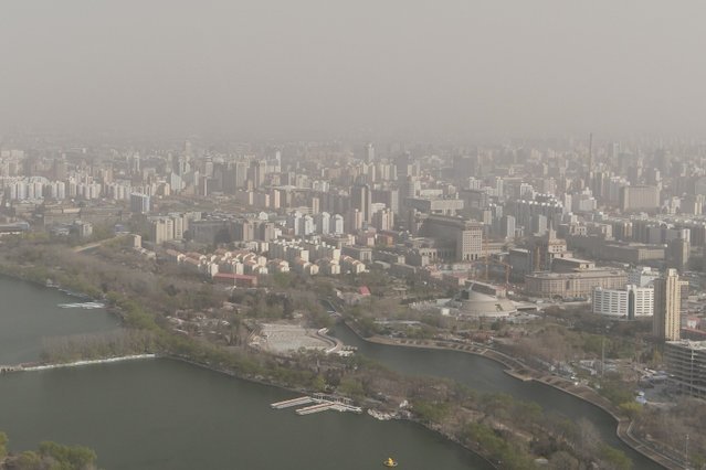 Smog w Chinach staje się coraz ważniejszym problemem zdrowotnym i społecznym.