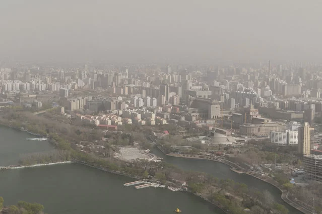 Smog w Chinach staje się coraz ważniejszym problemem zdrowotnym i społecznym.