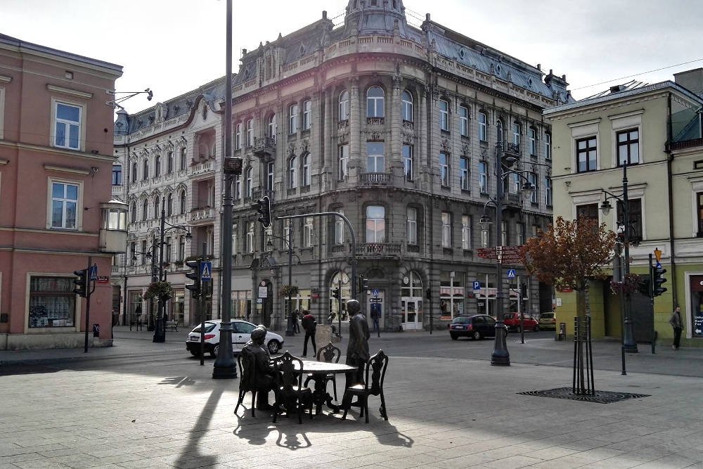 W Piotrkowskiej bardzo łatwo zauważyć potencjał. Niestety zbyt często zmarnowany.