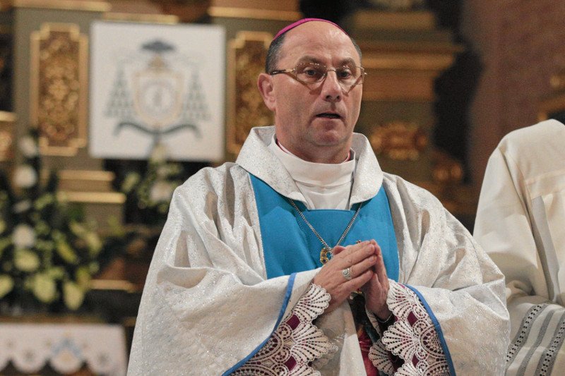 Prymas Polski przeprosił ofiary księży pedofilów ze swojej diecezji.