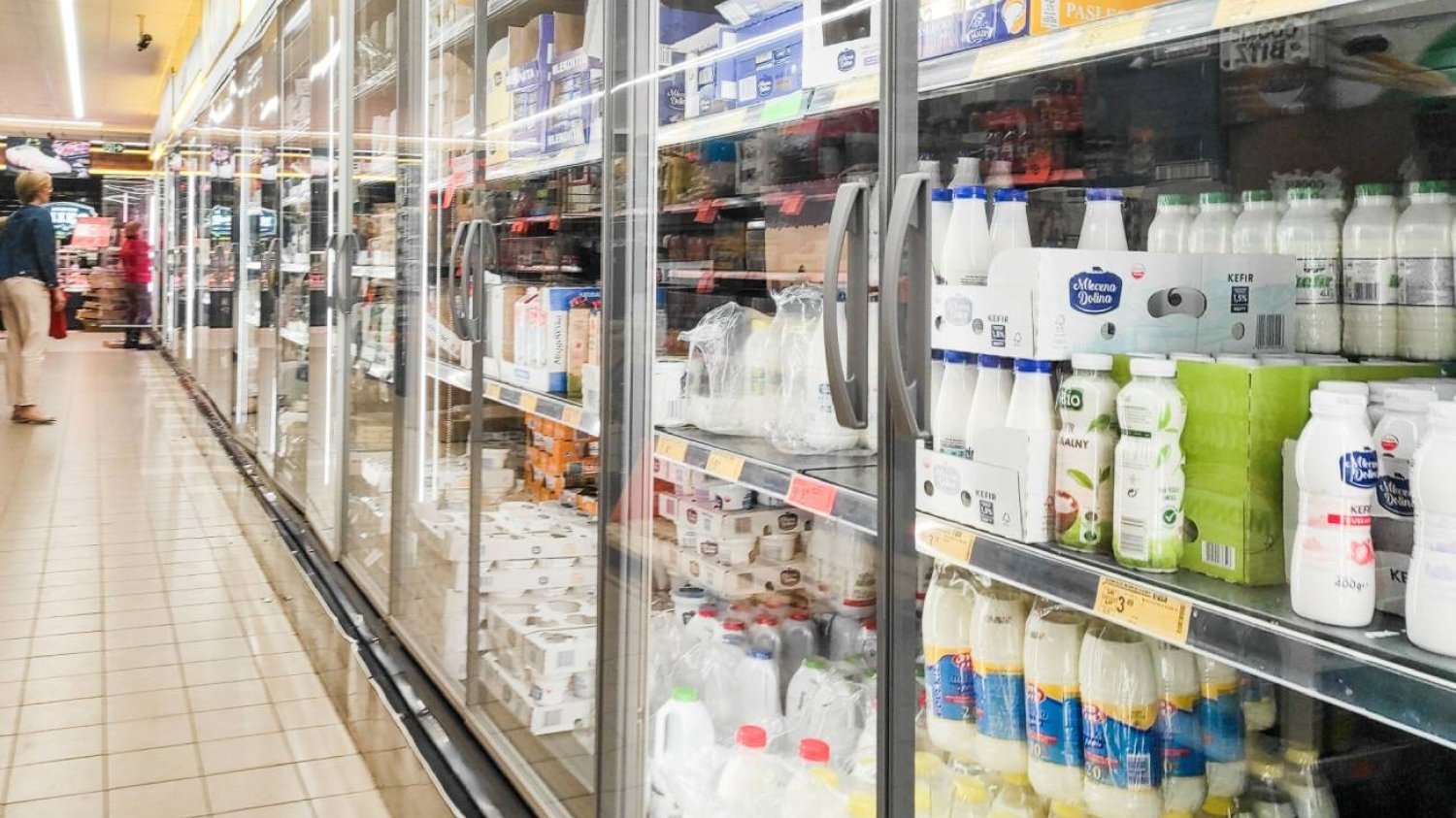 Mleko – które jest najlepsze? Mleko z butelki, kartonu, UHT czy od krowy Mleko – które jest najlepsze? Mleko z butelki, kartonu, UHT czy od krowy