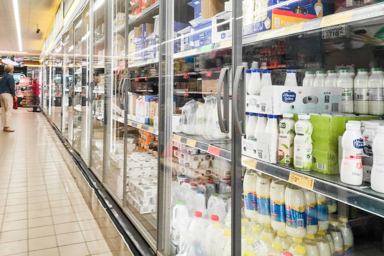 Mleko – które jest najlepsze? Mleko z butelki, kartonu, UHT czy od krowy Mleko – które jest najlepsze? Mleko z butelki, kartonu, UHT czy od krowy