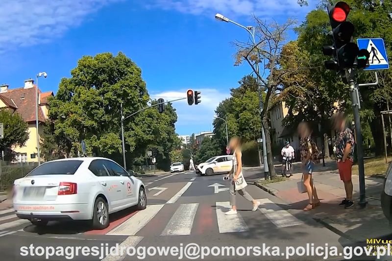 Nagranie udostępnione przez gdańską drogówkę pokazuje skrajną bezmyślność polskich kierowców.