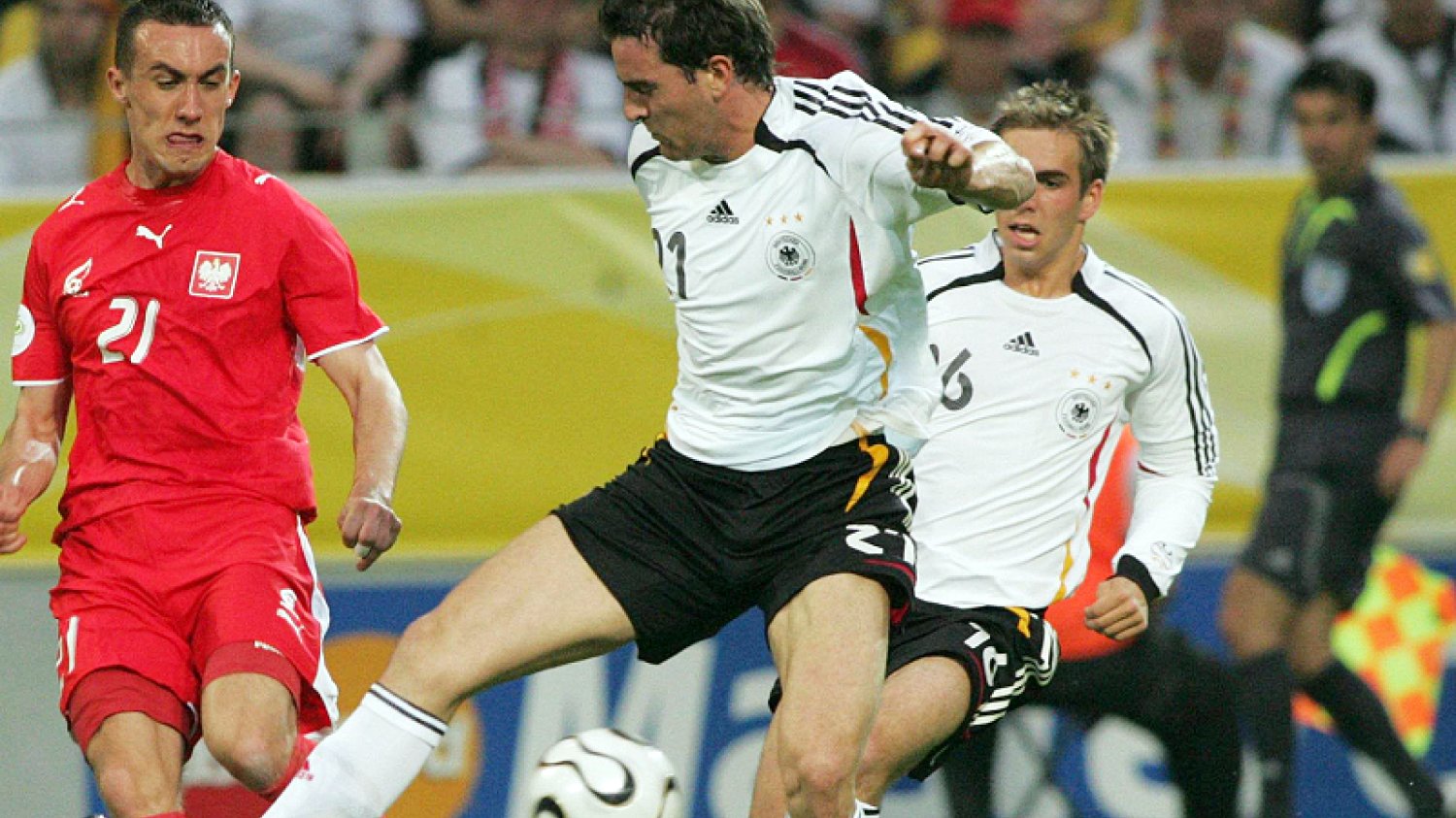 Były piłkarz reprezentacji Niemiec oraz drużyn Borussia Dortmund, Real Madryt i FC Schalke 04 Christoph Metzelder został skazany za posiadanie i rozpowszechnianie pornografii dziecięcej