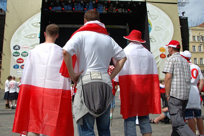 [url=http://shutr.bz/19pEiGw]Oczytany, wykształcony i wysportowany - oto cechy polskiego kibica[/url]