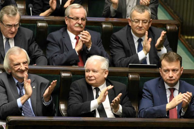 Rząd Prawa i Sprawiedliwości musi się liczyć z możliwością unijnych sankcji.