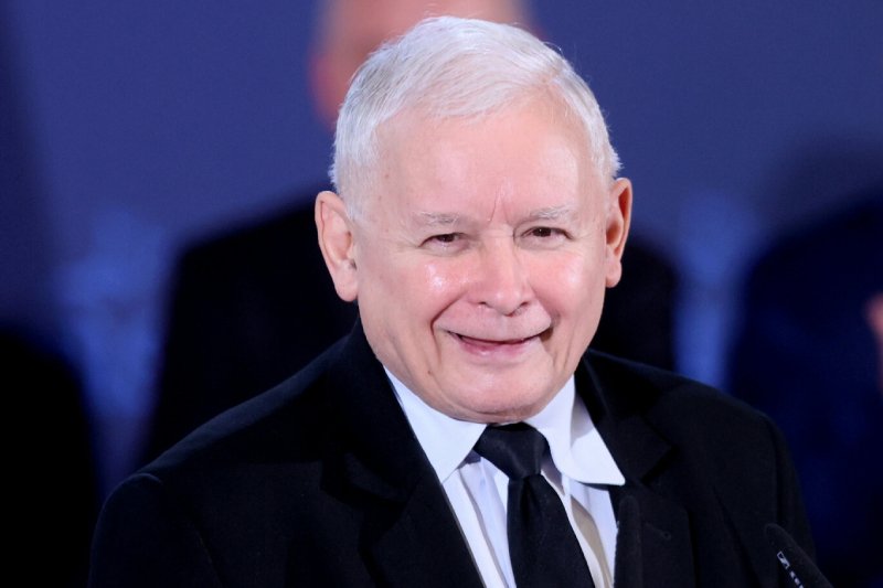 Więcej lokali wyborczych blisko kościołów. Jarosław Kaczyński w Puławach