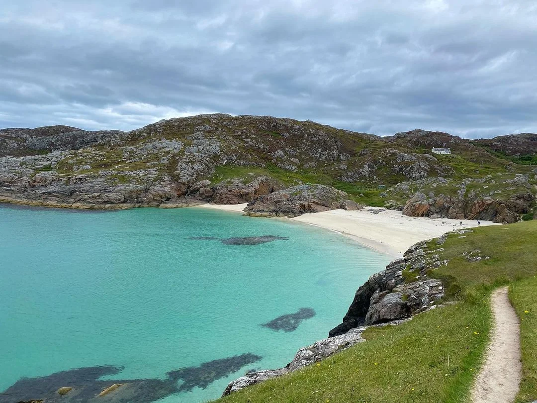 Plaża Achmelvich w północnej Szkocji - raj dla miłośników natury Plaża Achmelvich w północnej Szkocji - raj dla miłośników natury