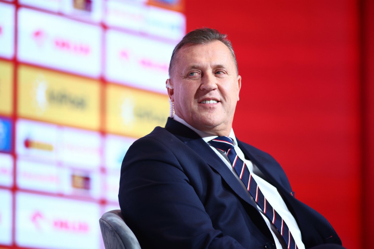 Prezes Cezary Kulesza ma ambitne plany. Po nowym trenerze z dużym nazwiskiem czas na wielką inwestycję w bazę.