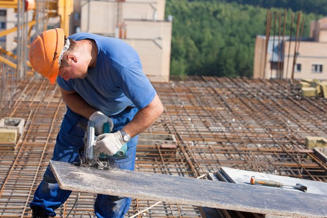 Budowlańcy postanowili zawalczyć o swoje pensje.