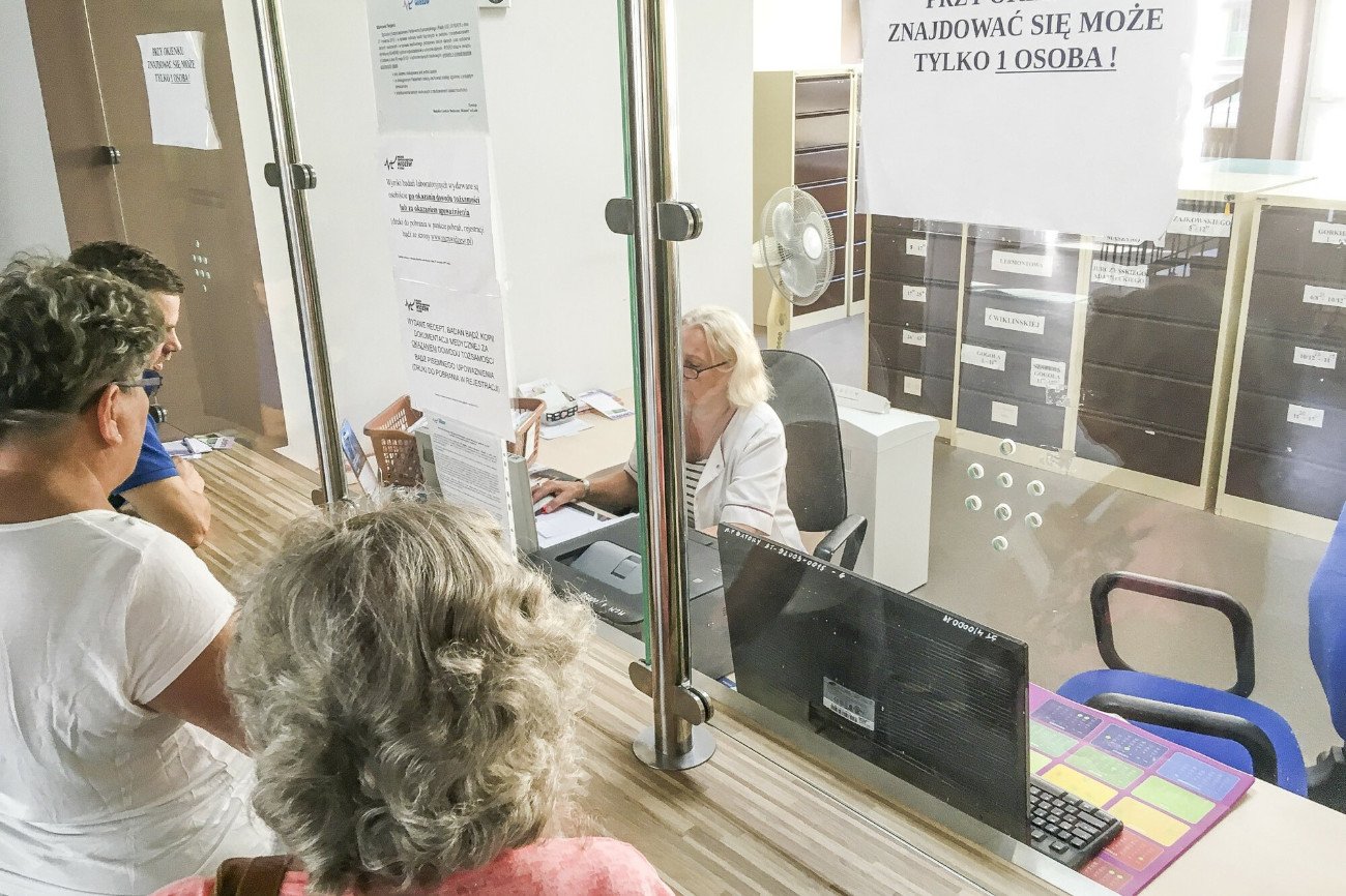 Nowe uprawnienia spowodowały, że pacjenci wracają do przychodni POZ po kolejne recepty.