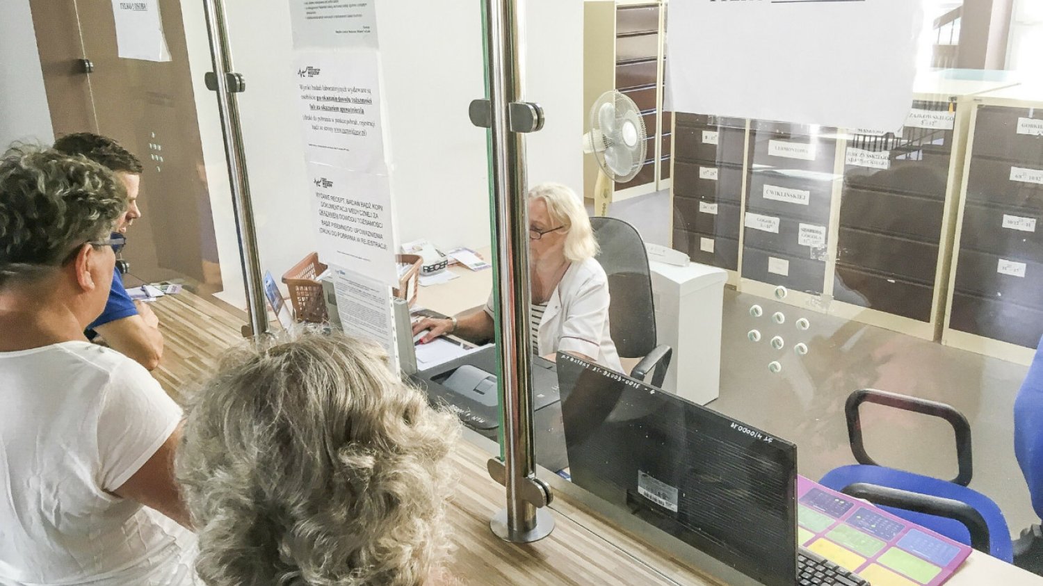 Nowe uprawnienia spowodowały, że pacjenci wracają do przychodni POZ po kolejne recepty.