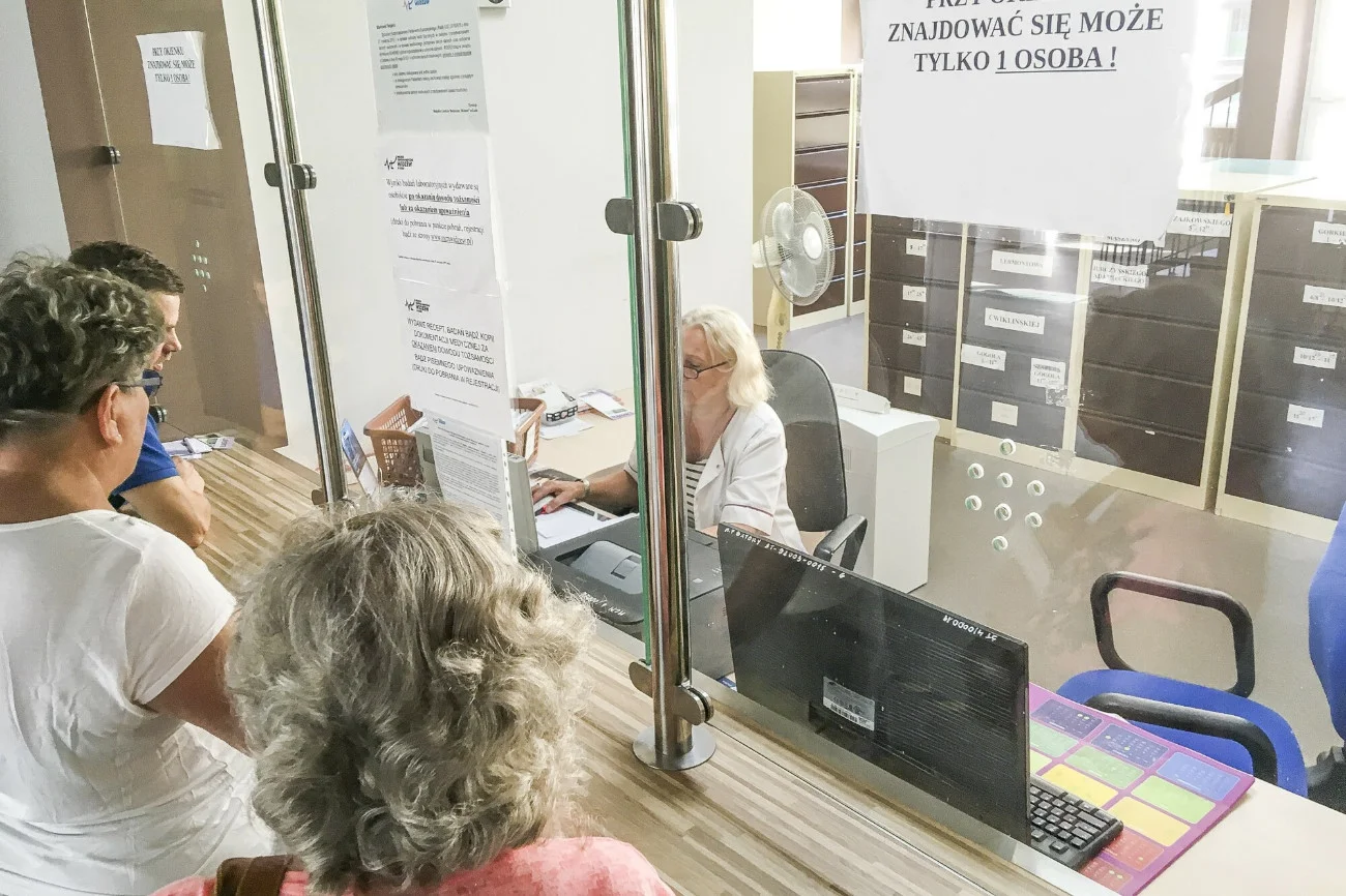 Nowe uprawnienia spowodowały, że pacjenci wracają do przychodni POZ po kolejne recepty.