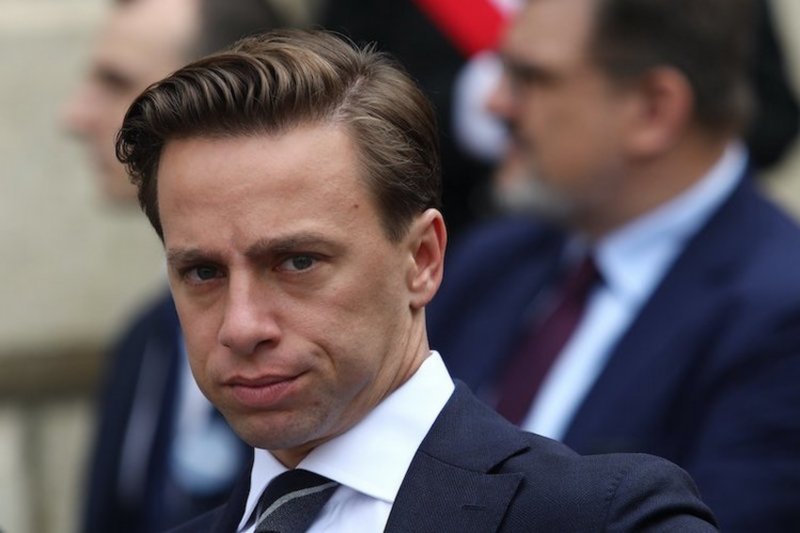 Krzysztof Bosak wdał się w dyskusję z Beatą Mazurek.