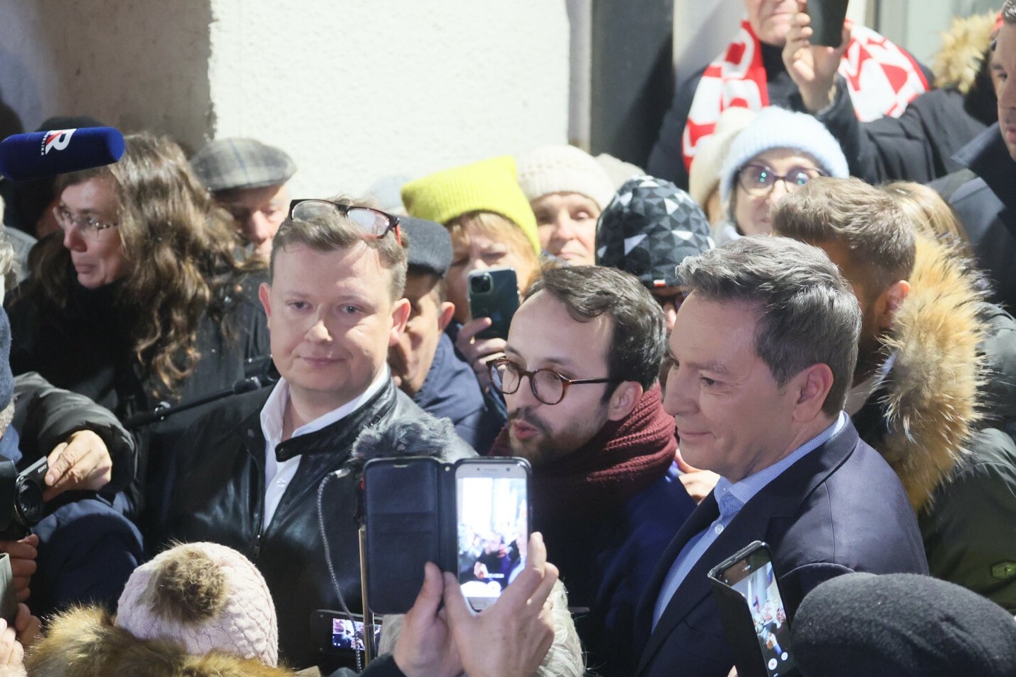 Polityk KO ujawnił zarobki gwiazd TVP. Przyprawiają o zawrót głowy.