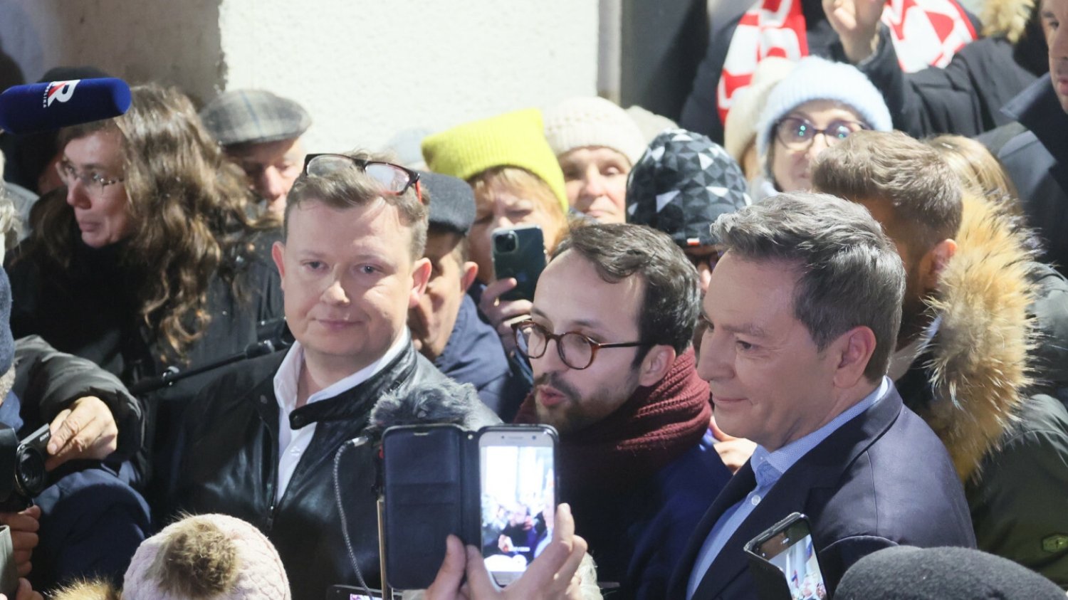 Polityk KO ujawnił zarobki gwiazd TVP. Przyprawiają o zawrót głowy.