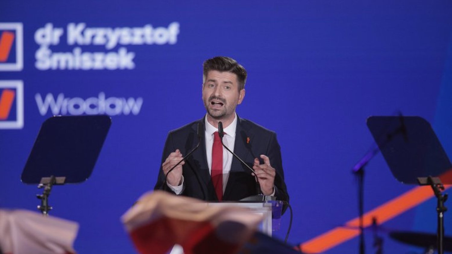 Krzysztof Śmiszek, wbrew temu co twierdziła Krystyna Pawłowicz na komisji sprawiedliwości, tytuł doktora prawa uzyskał na Uniwersytecie Warszawskim.