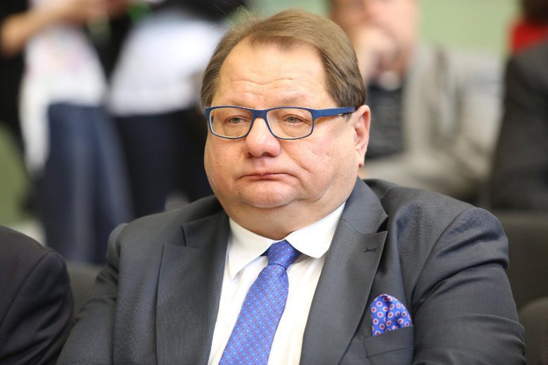 Onet.pl informuje, że żona Ryszarda Kalisza usłyszała zarzut jazdy po alkoholu.