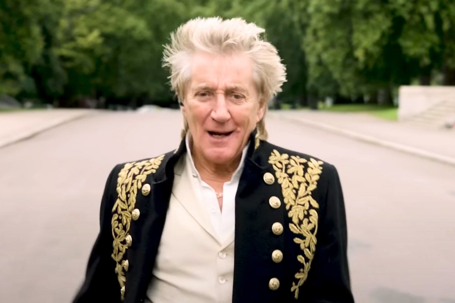 Rod Stewart nie przestaje zaskakiwać. Ma 8 lat i zaraz da największy koncert swojego życia Rod Stewart na Glastonbury. Tak zapowiada swój koncert na słynnym festiwalu