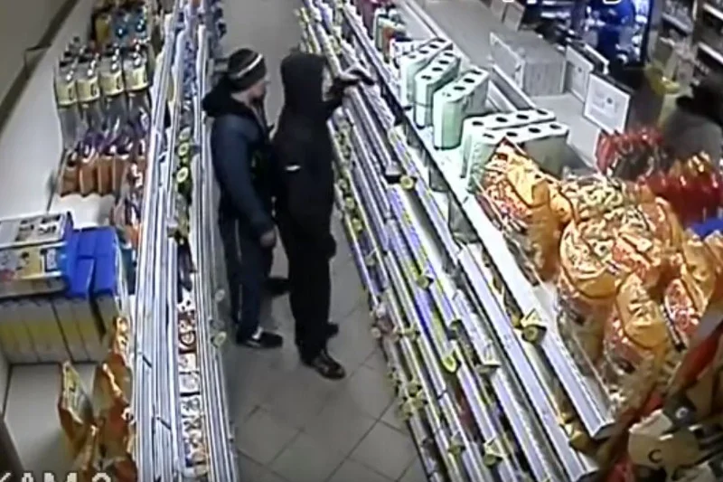 Kradzieże w sklepach spożywczych najczęściej są nagrywane na kamery.